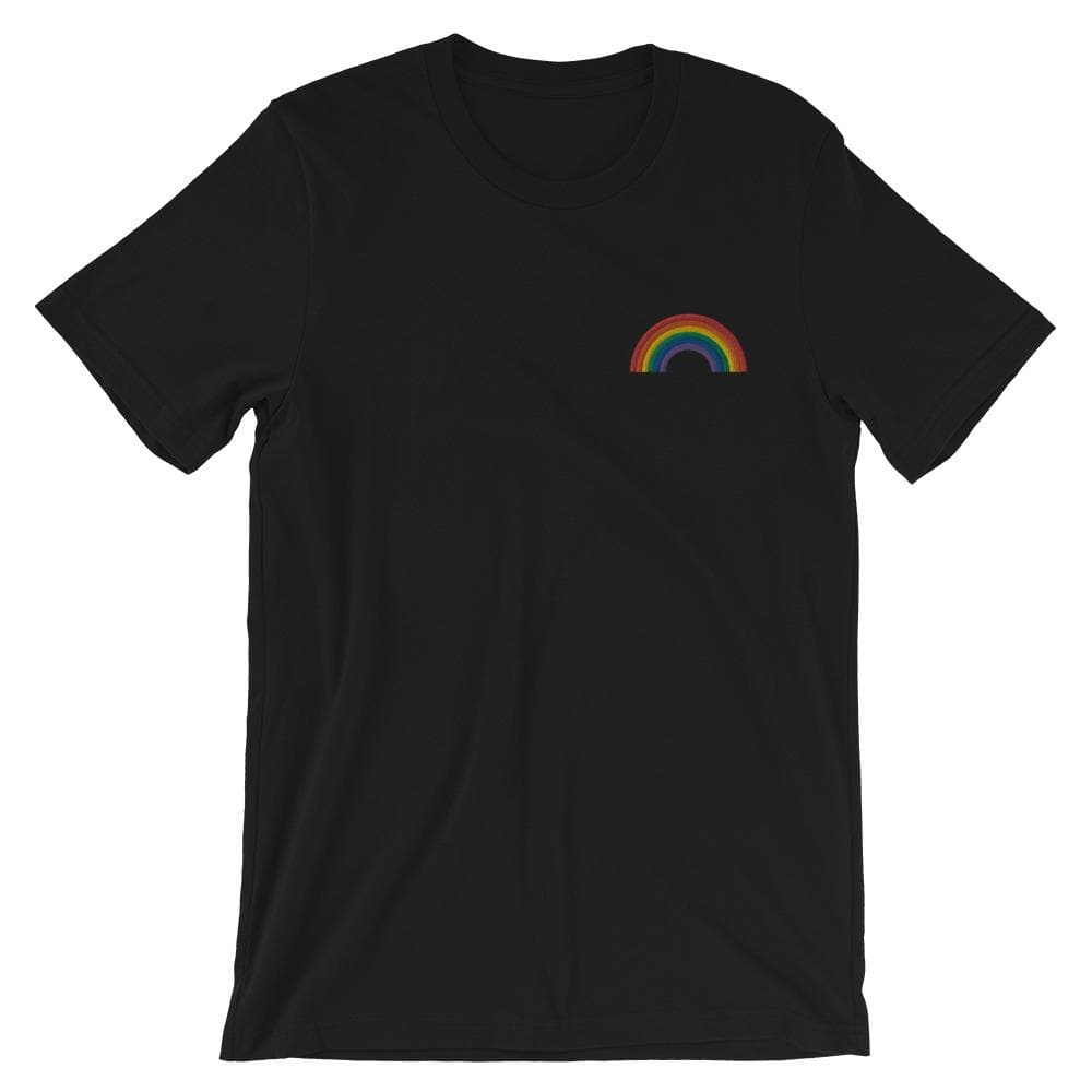 La clásica camiseta bordada con arcoíris