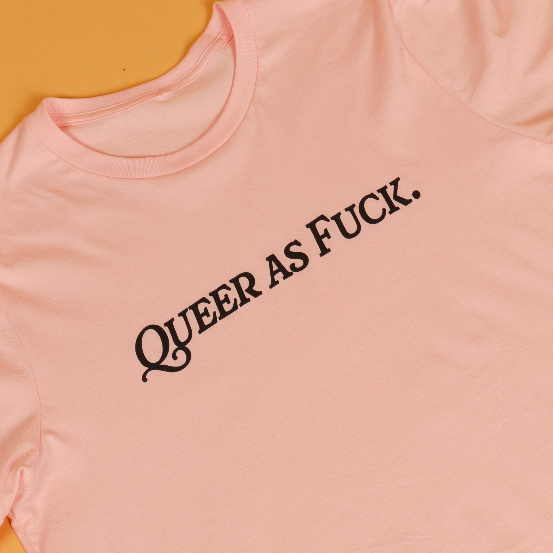 Camiseta unisex "Queer As Fuck"
