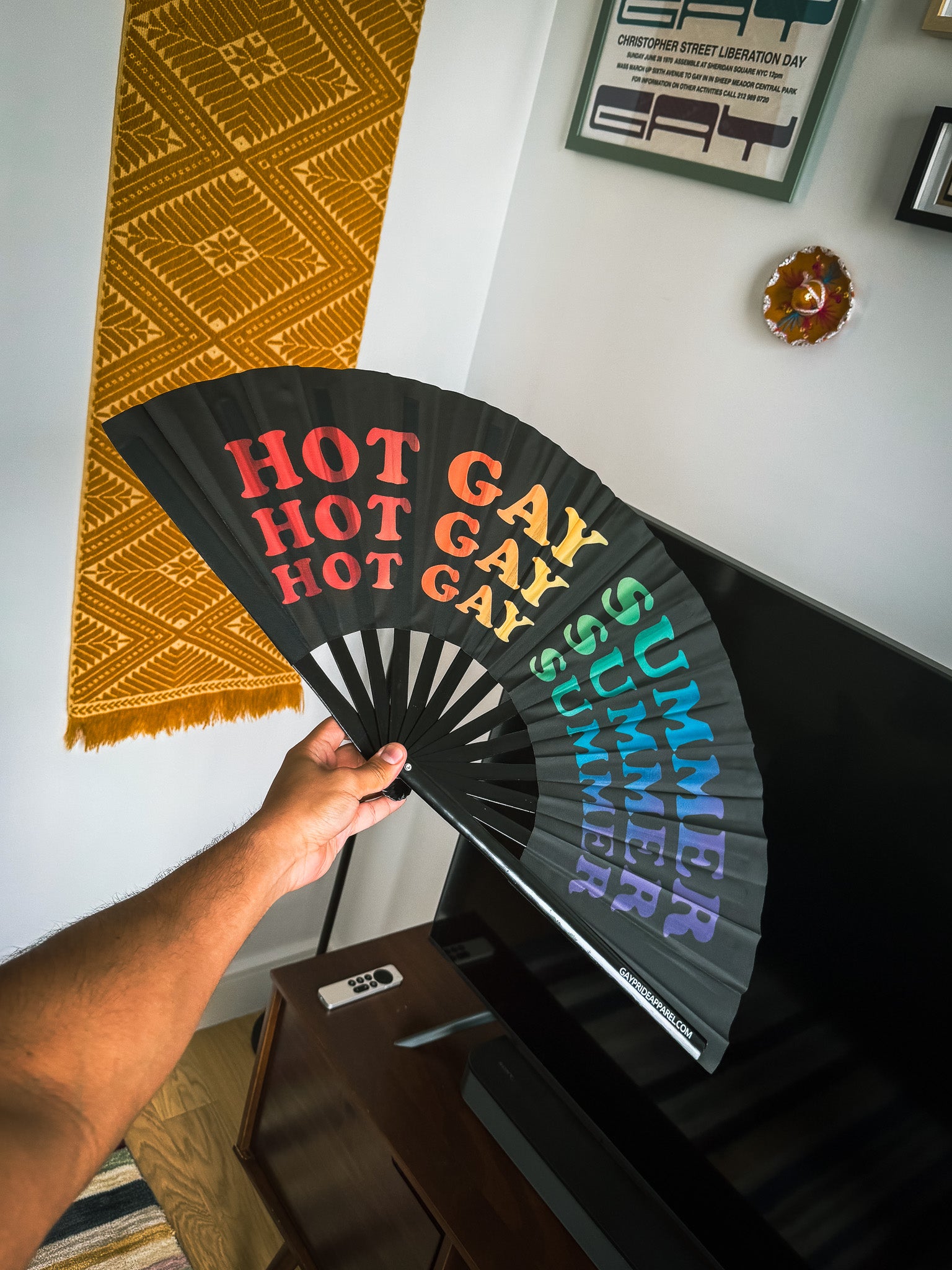 Fanático gay caliente del Orgullo de verano