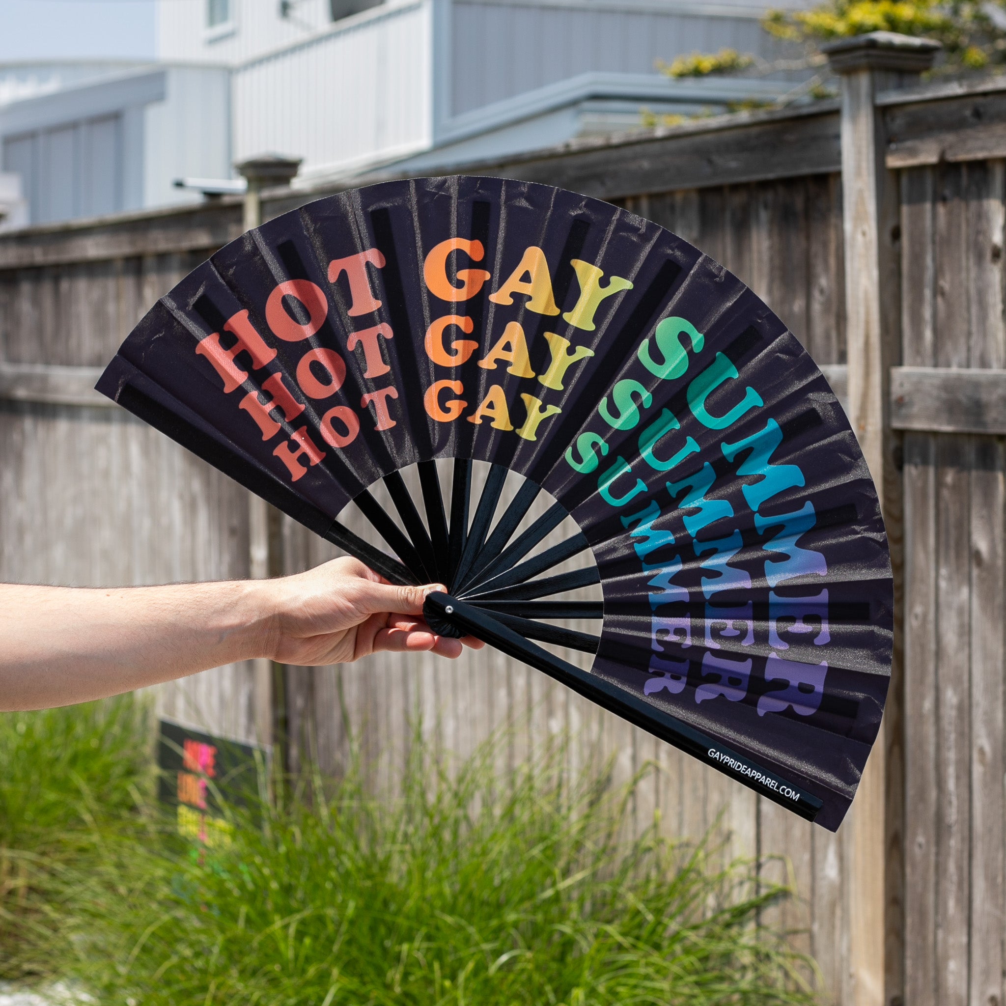 Fanático gay caliente del Orgullo de verano