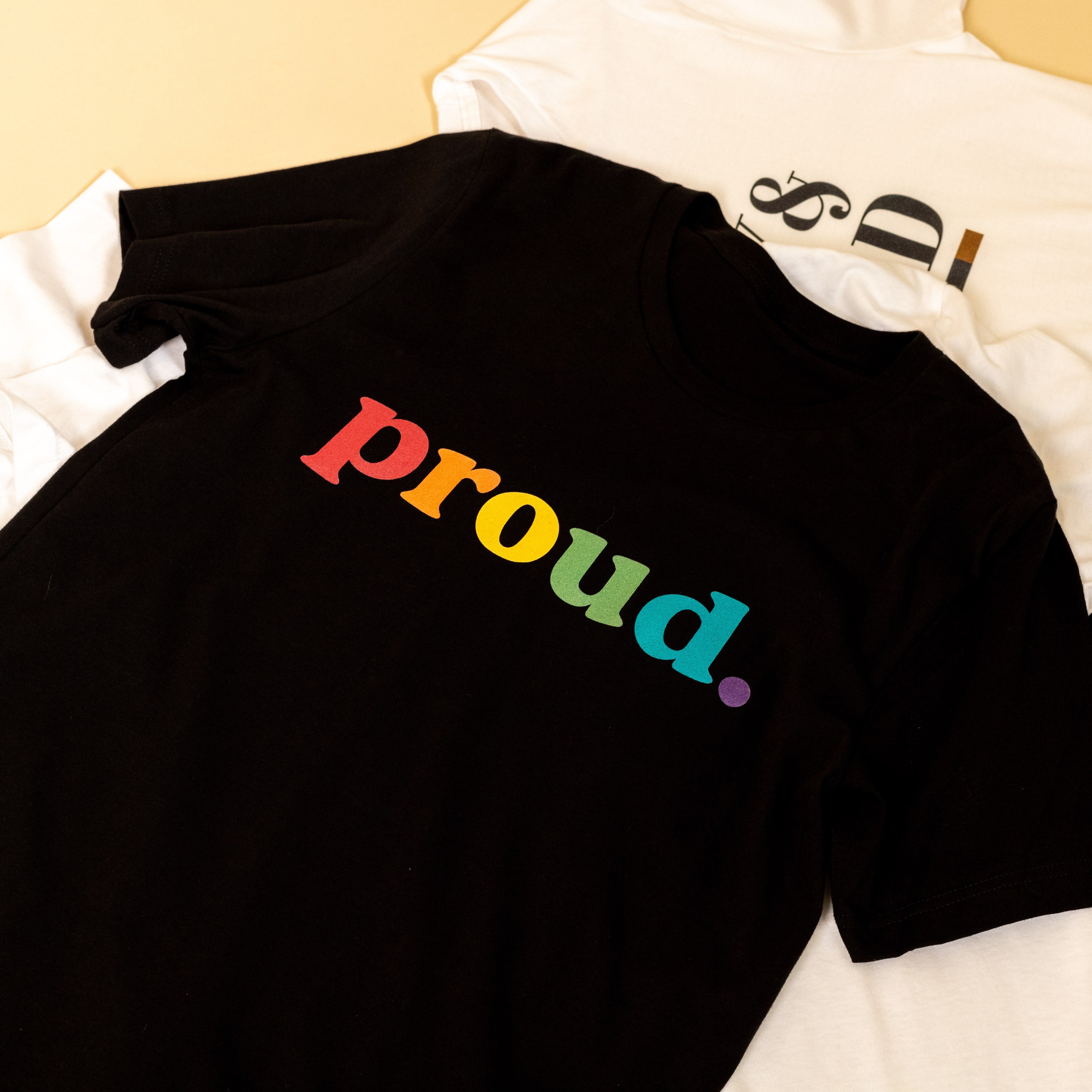 Camiseta unisex orgullosa del arcoíris