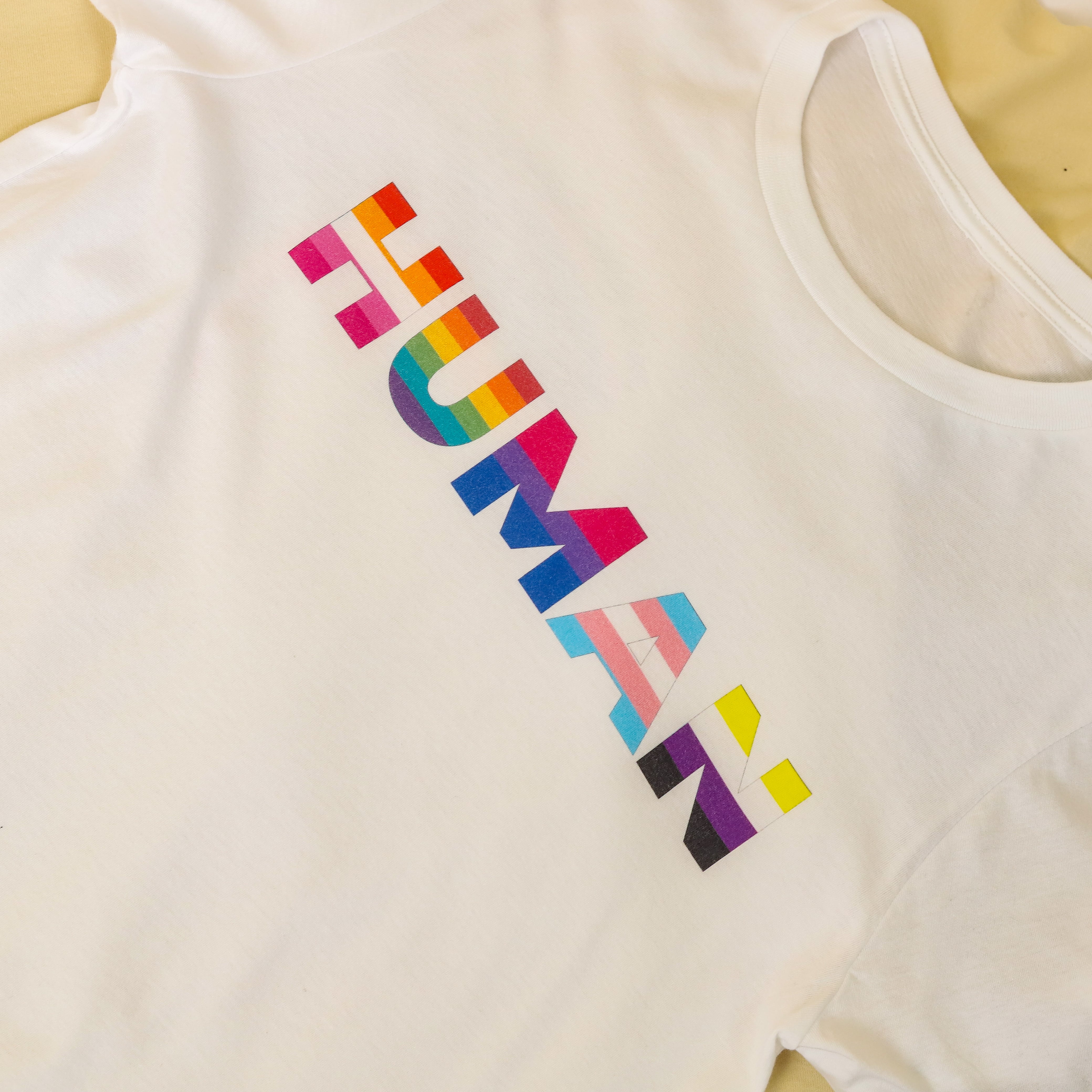 Camiseta unisex con banderas humanas