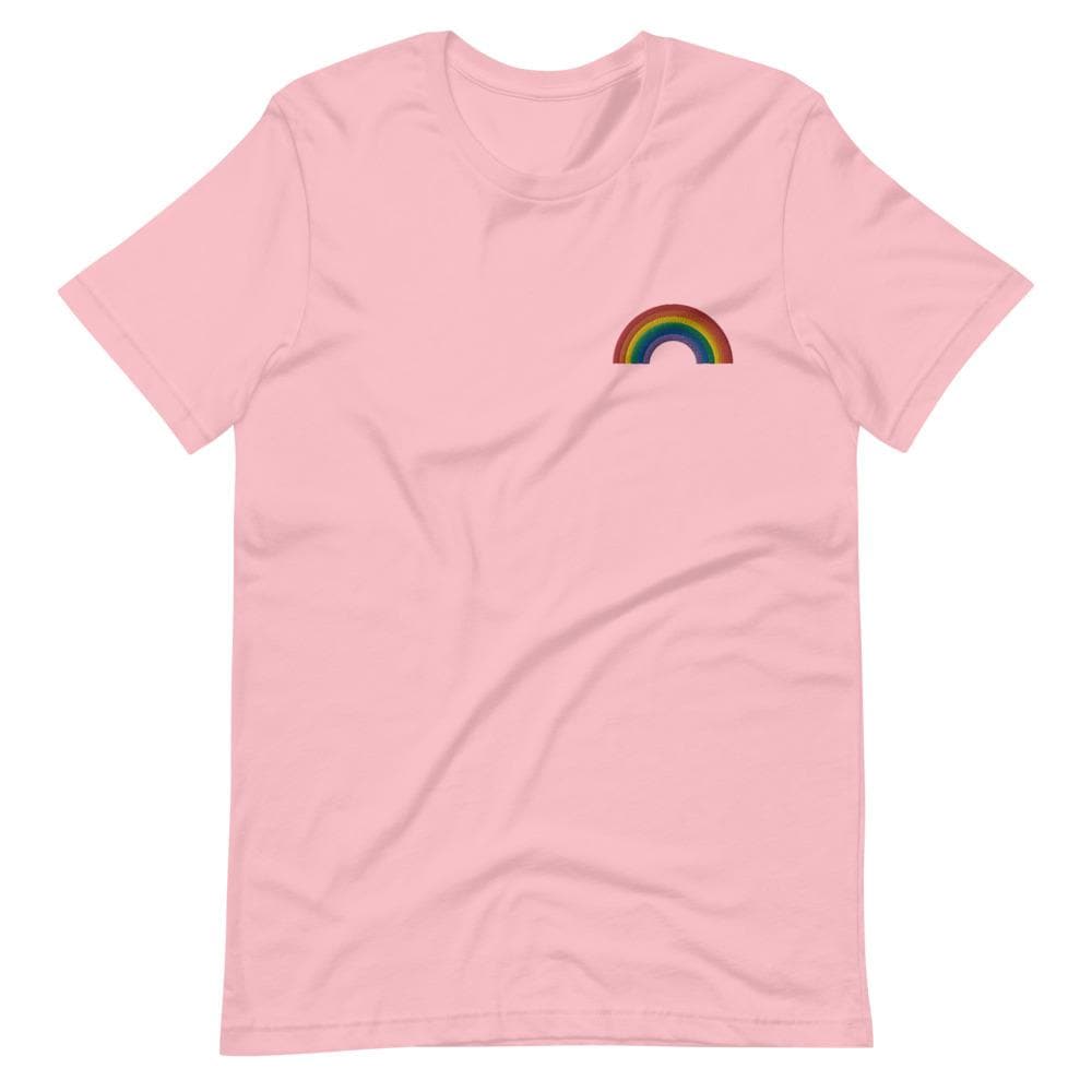 La clásica camiseta bordada con arcoíris