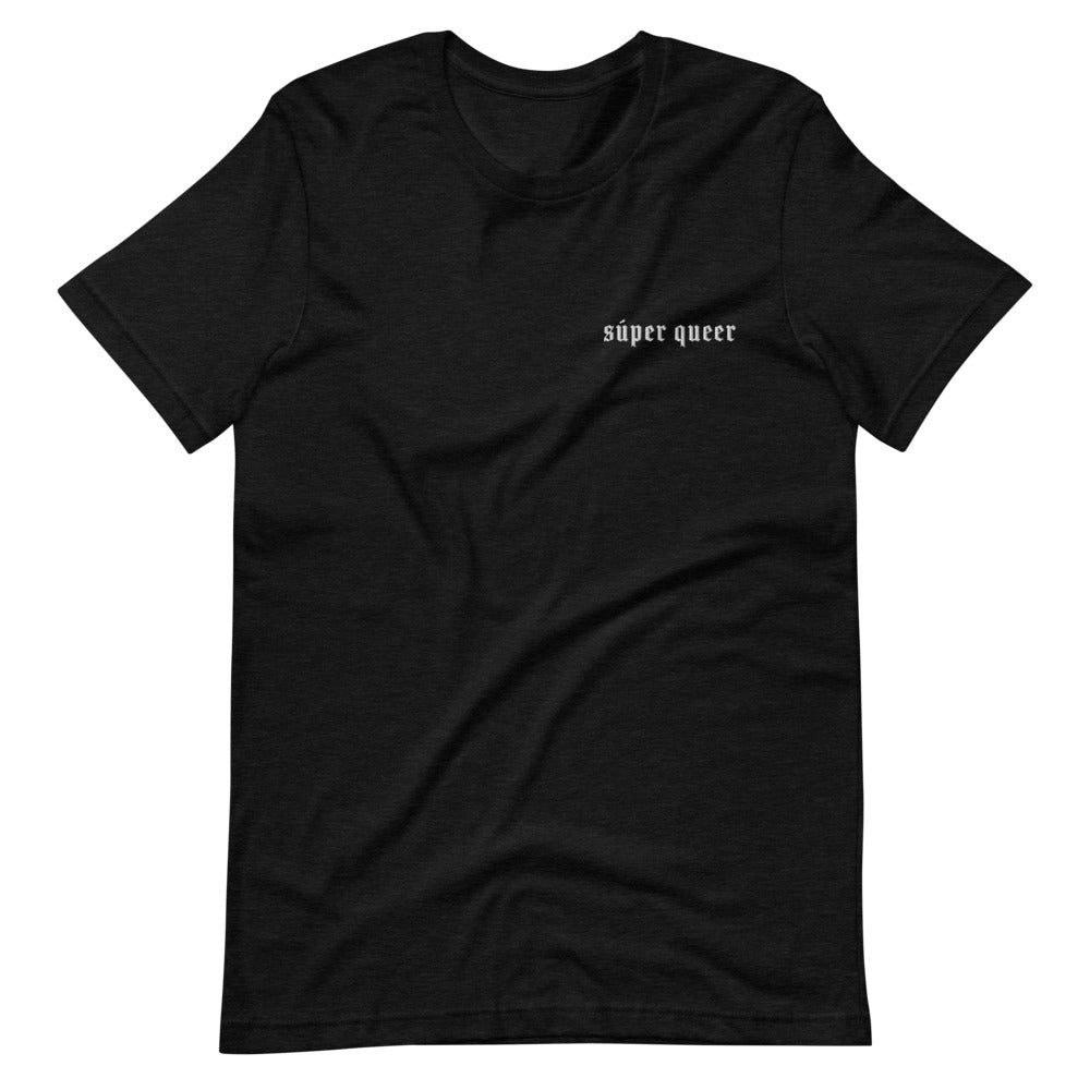 Camiseta Súper Queer Bordada