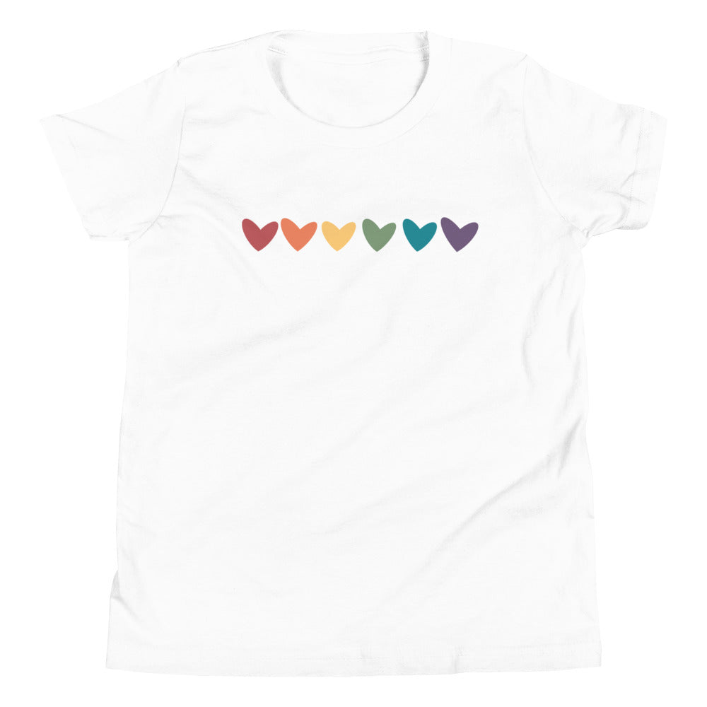 Camiseta juvenil con corazones de arcoíris